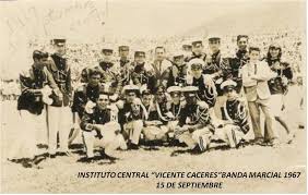 La banda de Guerra del Instituto Central Vicente Cáceres del 67